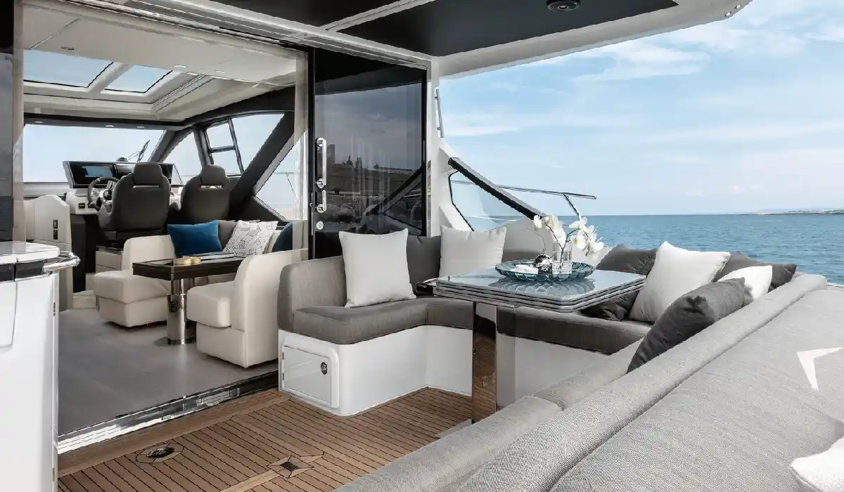 Azimut - S6 - Best Yacht Rentals - Best Preowned Yachts - Exclusive Concierge Club.webp
